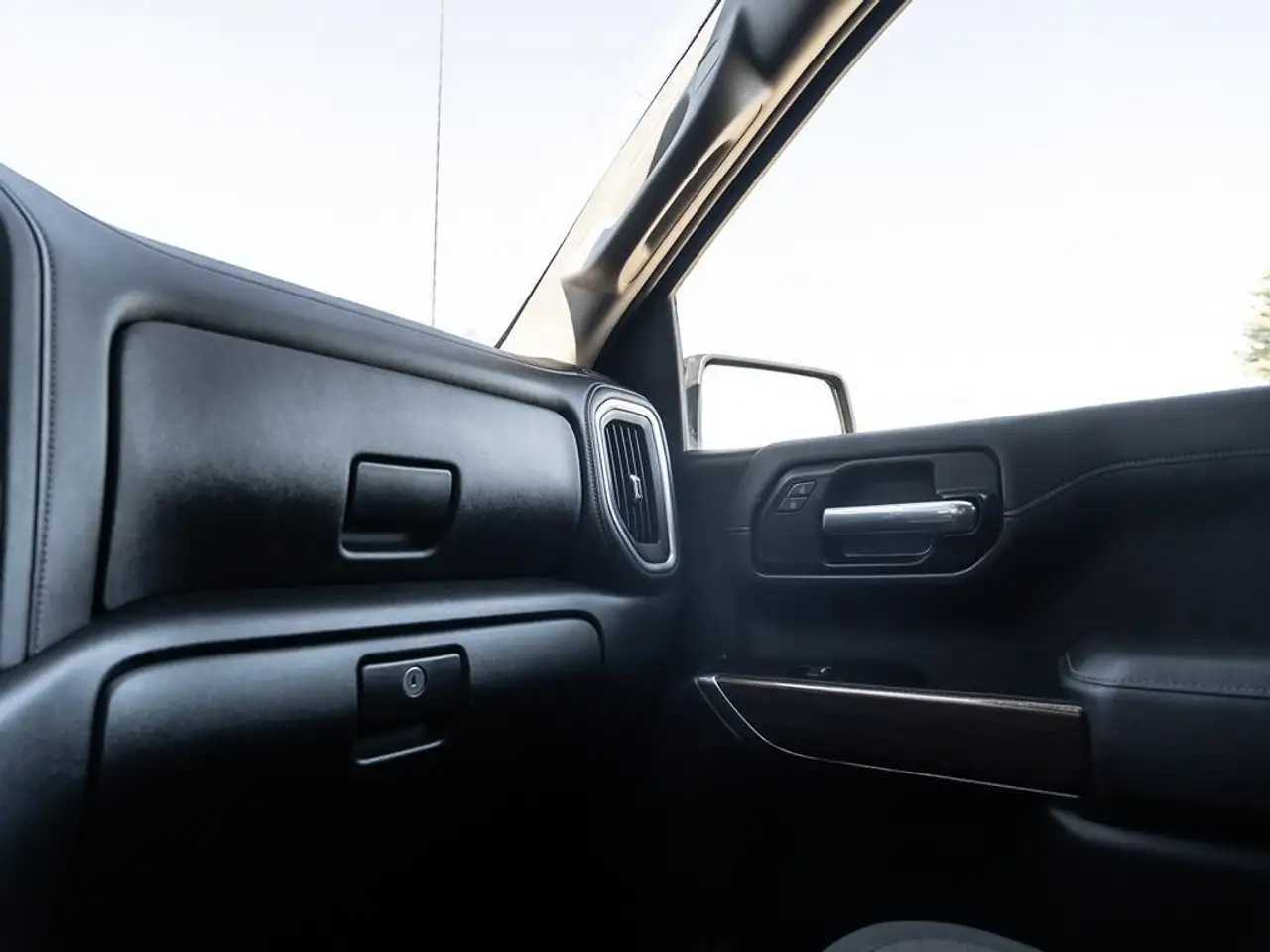 Chevrolet Silverado 1500 снимка Chevrolet Silverado 1500