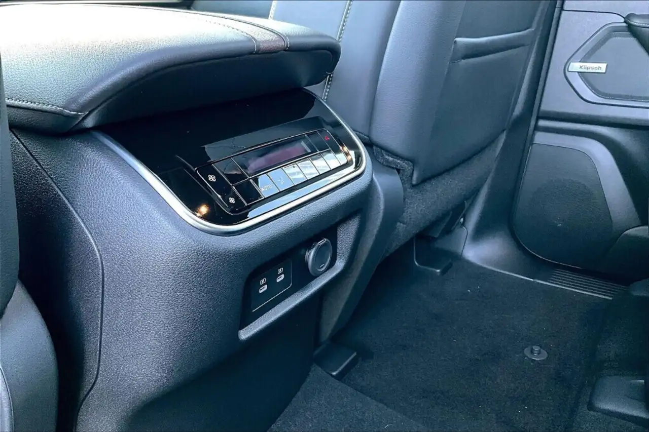 Nissan Armada снимка Nissan Armada
