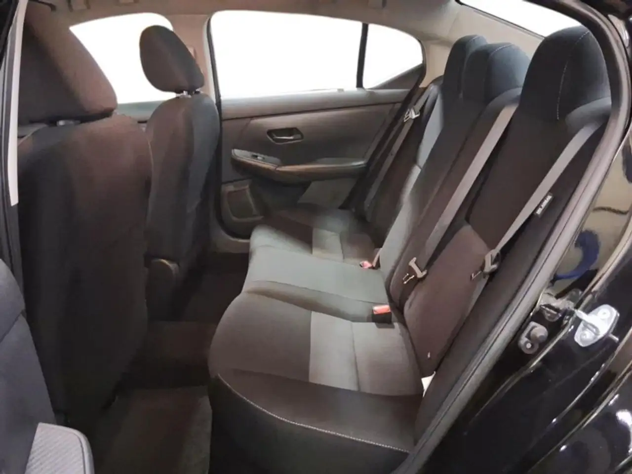 Nissan Sentra снимка Nissan Sentra