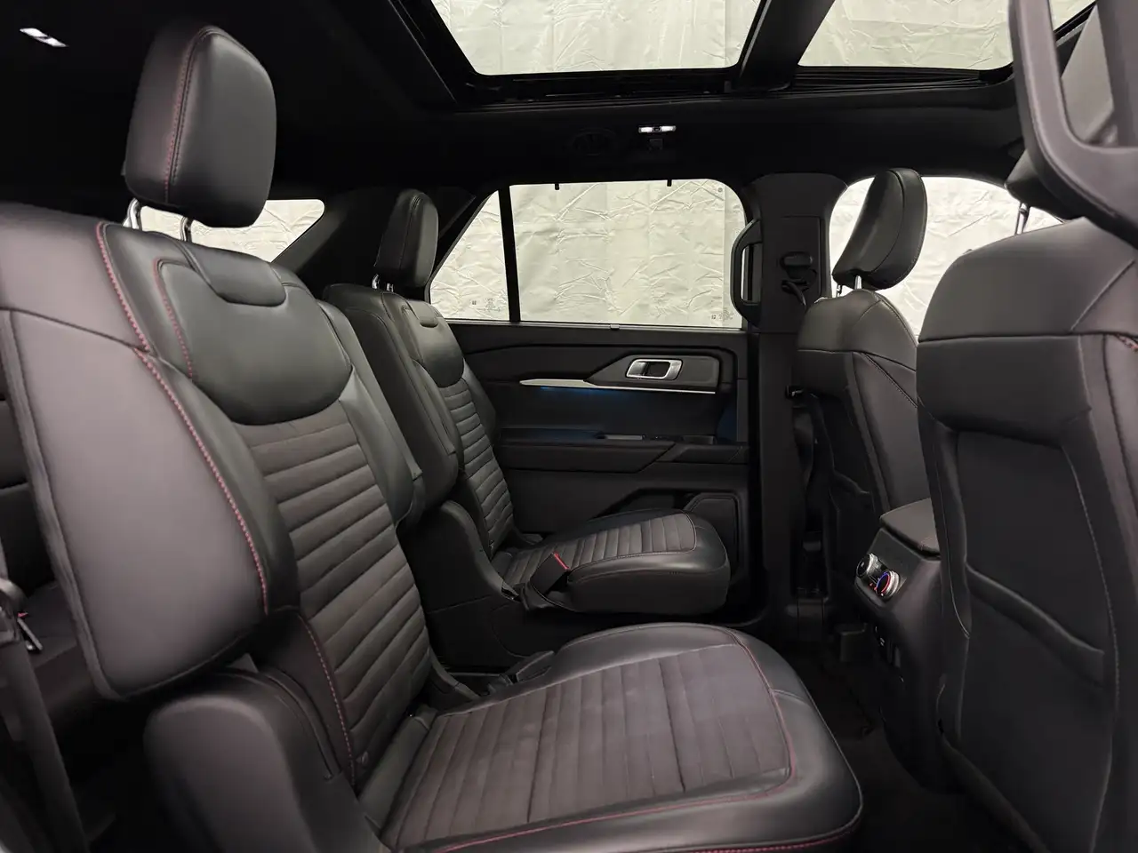 Ford Explorer снимка Ford Explorer