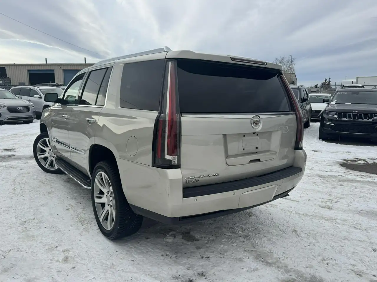 Cadillac Escalade снимка Cadillac Escalade