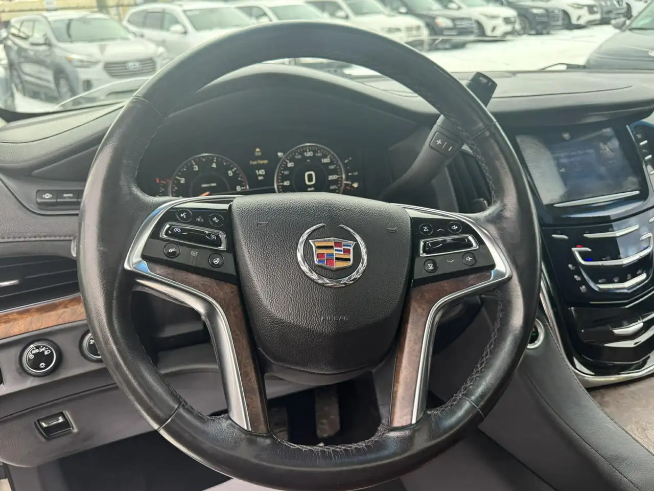 Cadillac Escalade снимка Cadillac Escalade