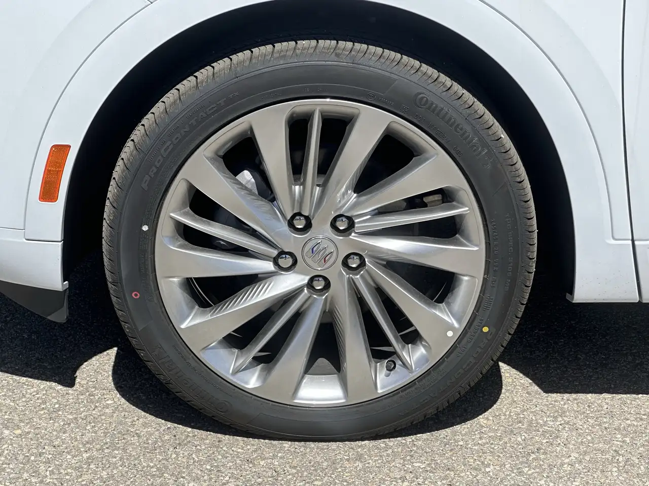 Buick Envision photo Buick Envision