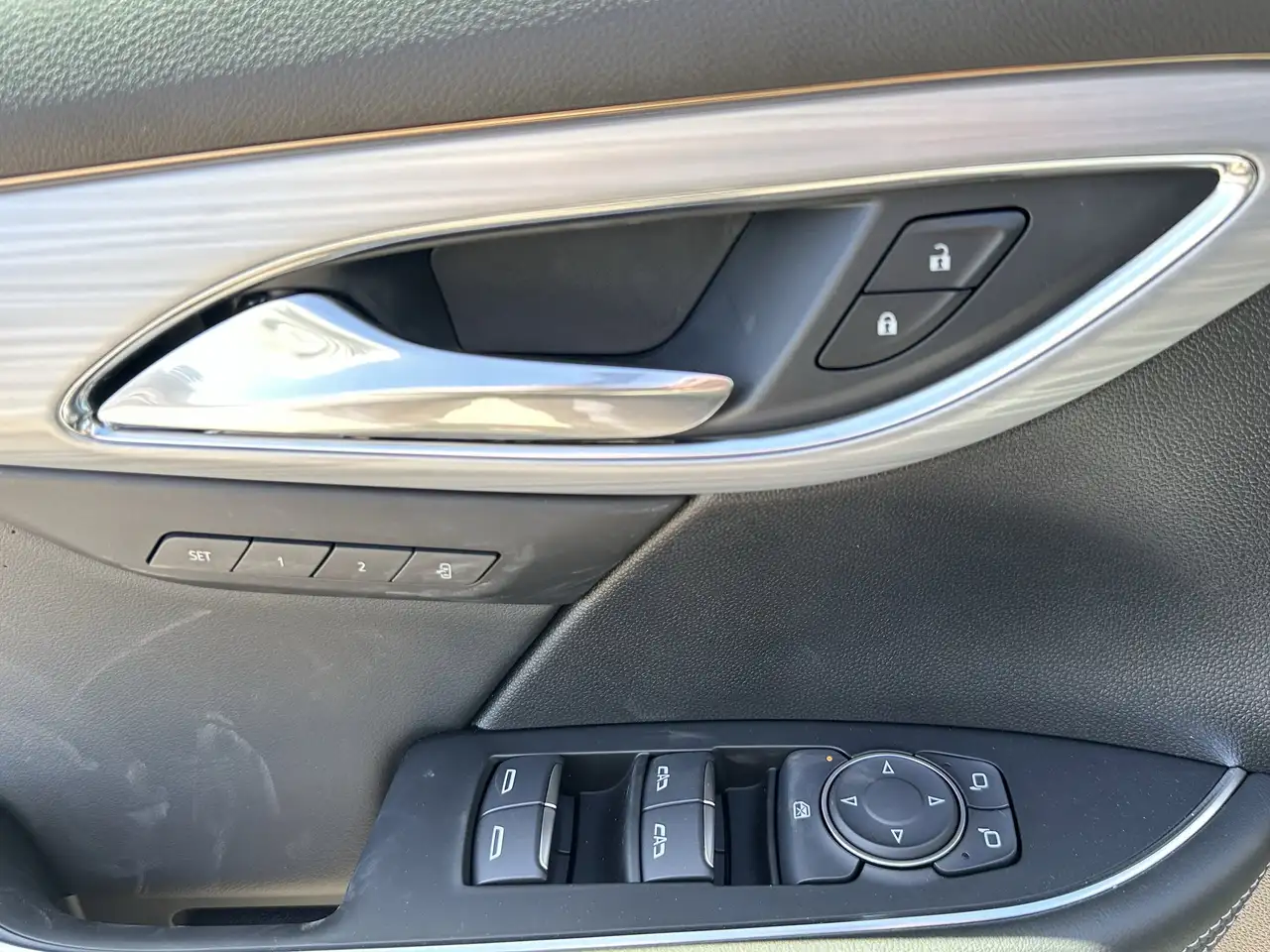 Buick Envision photo Buick Envision