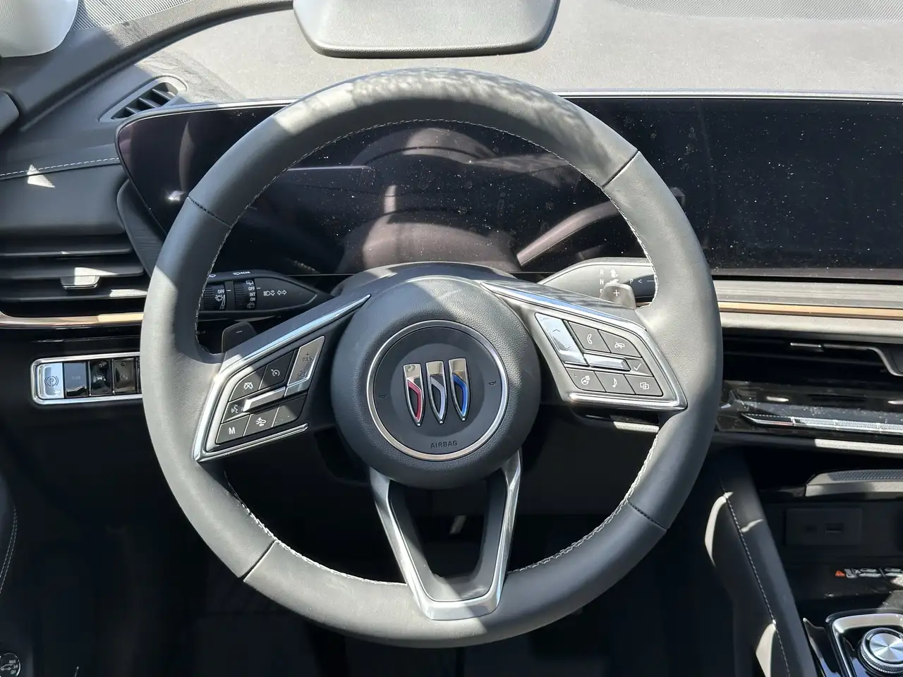 Buick Envision photo Buick Envision