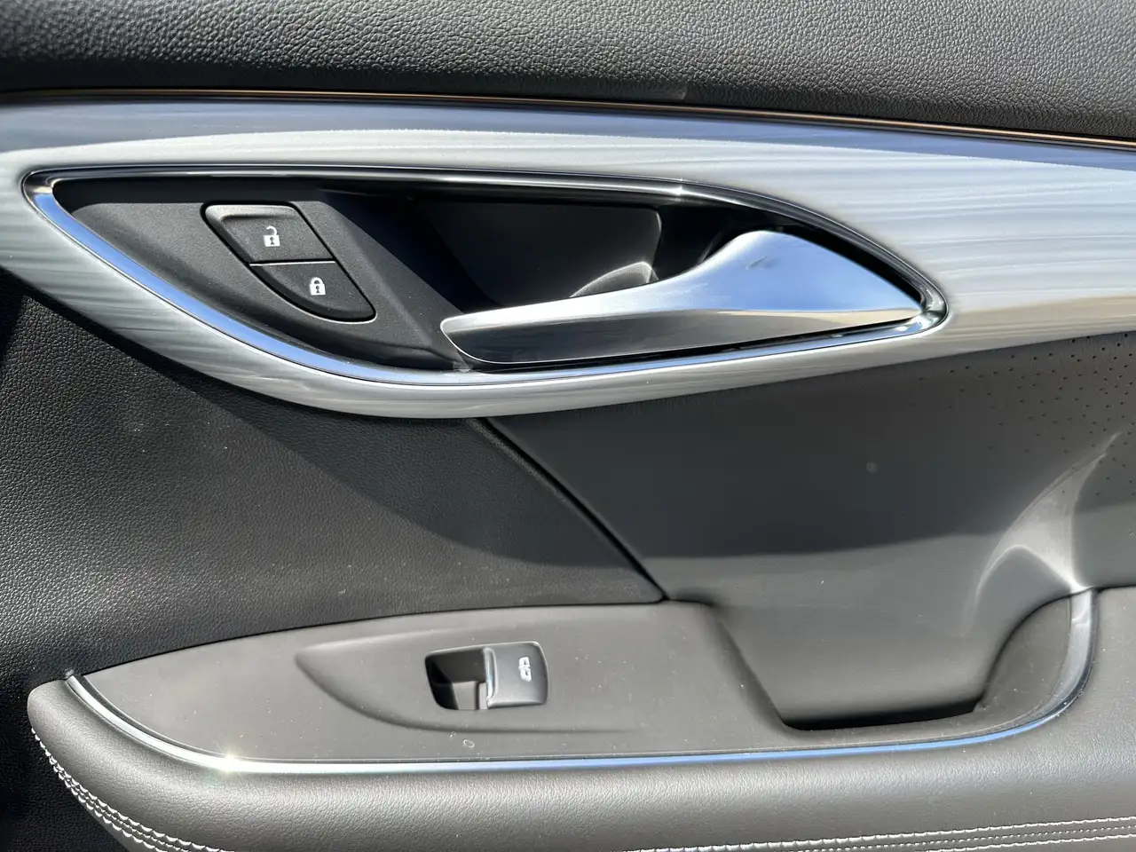 Buick Envision photo Buick Envision
