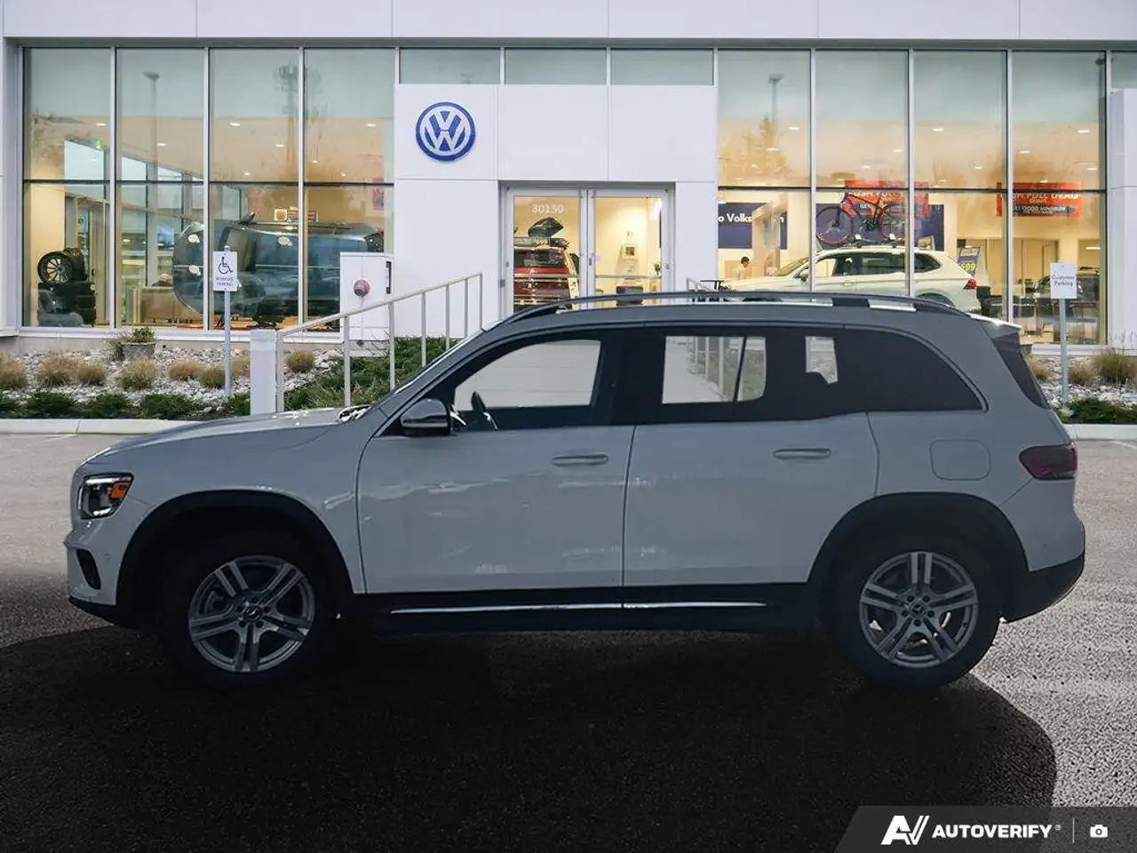 Mercedes-Benz GLB снимка Mercedes-Benz GLB