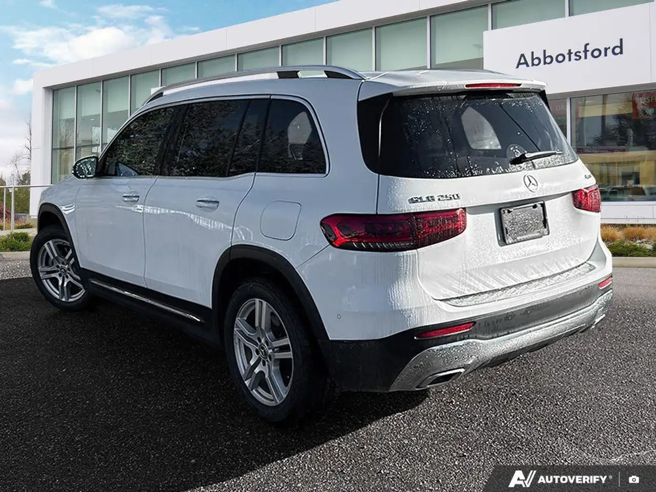 Mercedes-Benz GLB снимка Mercedes-Benz GLB