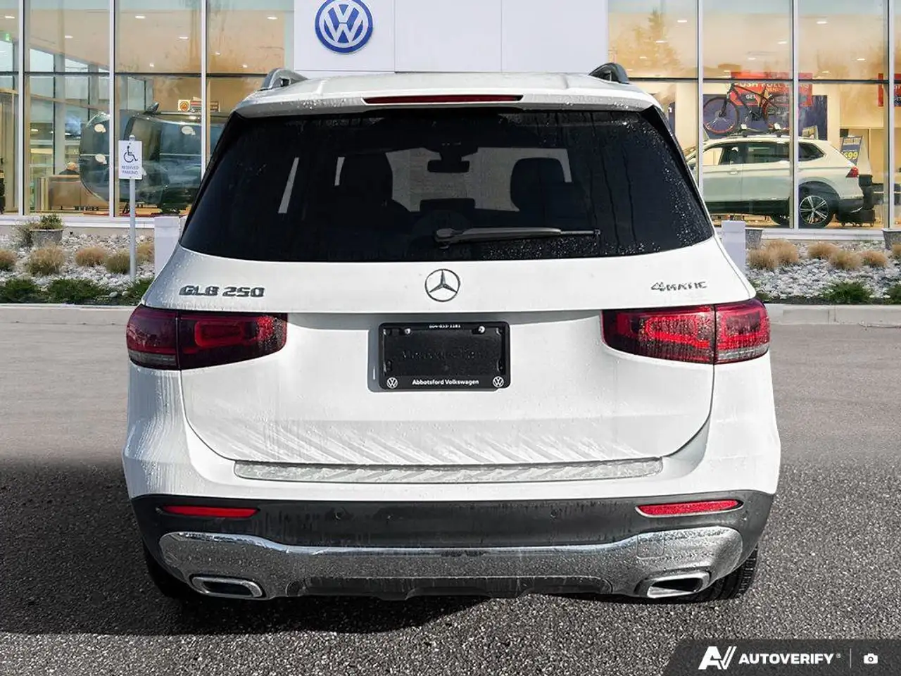 Mercedes-Benz GLB снимка Mercedes-Benz GLB