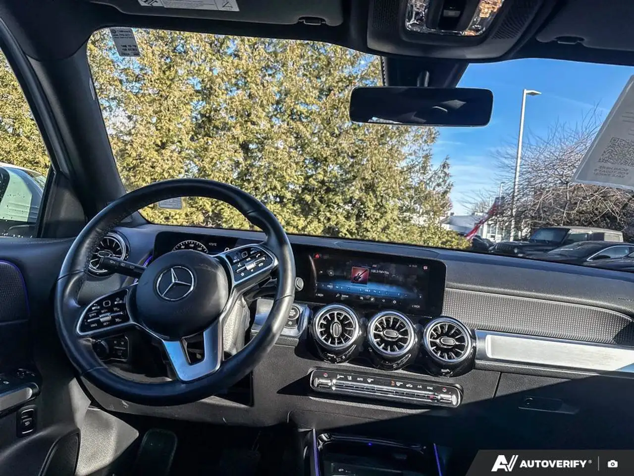 Mercedes-Benz GLB снимка Mercedes-Benz GLB
