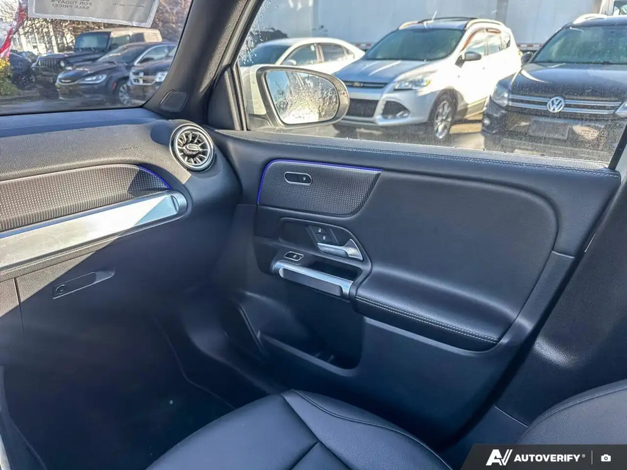 Mercedes-Benz GLB снимка Mercedes-Benz GLB