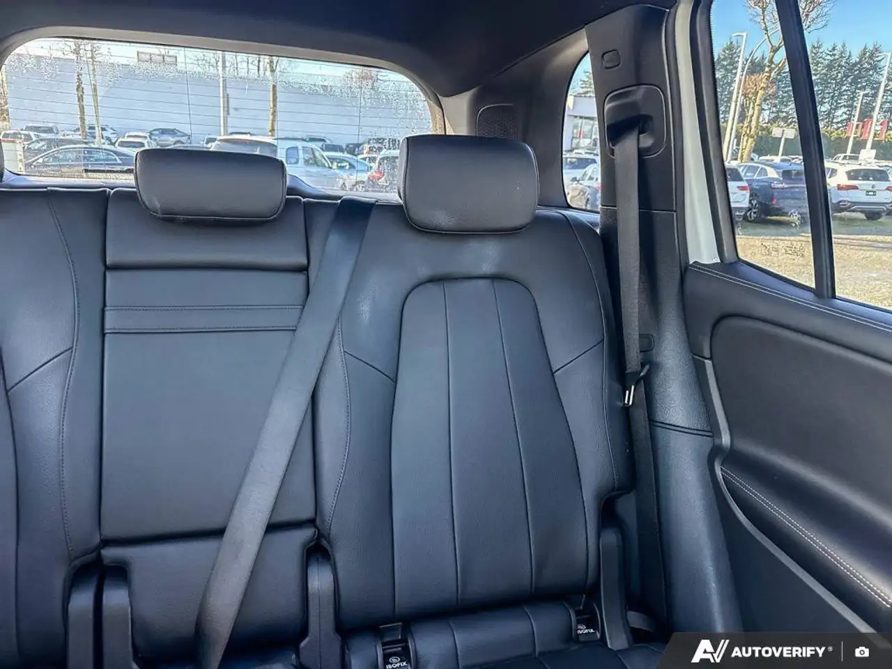 Mercedes-Benz GLB снимка Mercedes-Benz GLB