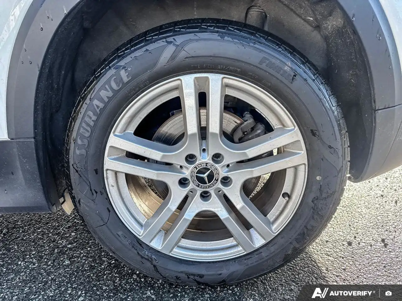 Mercedes-Benz GLB снимка Mercedes-Benz GLB
