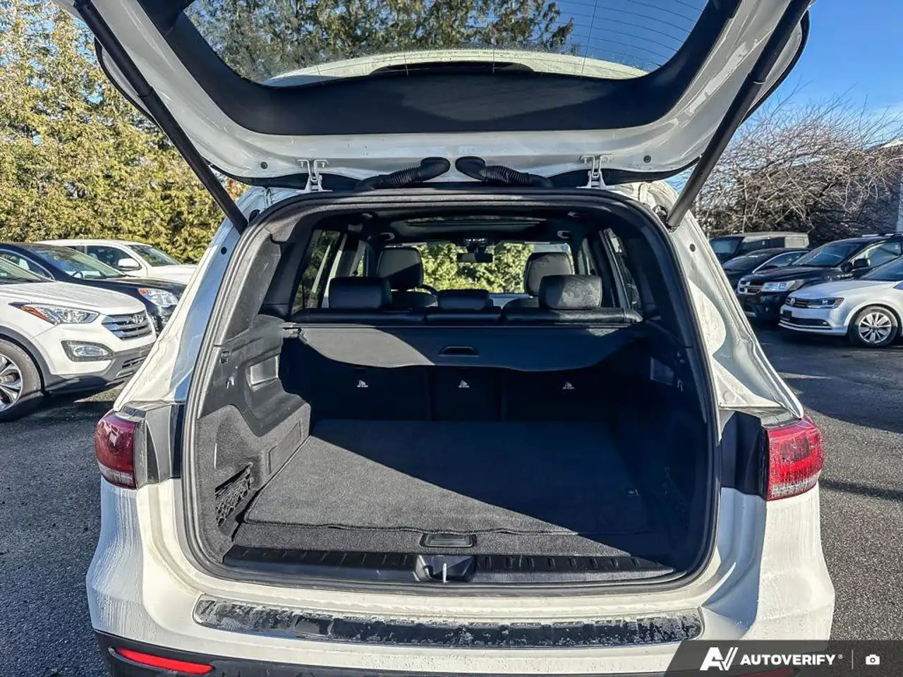 Mercedes-Benz GLB снимка Mercedes-Benz GLB