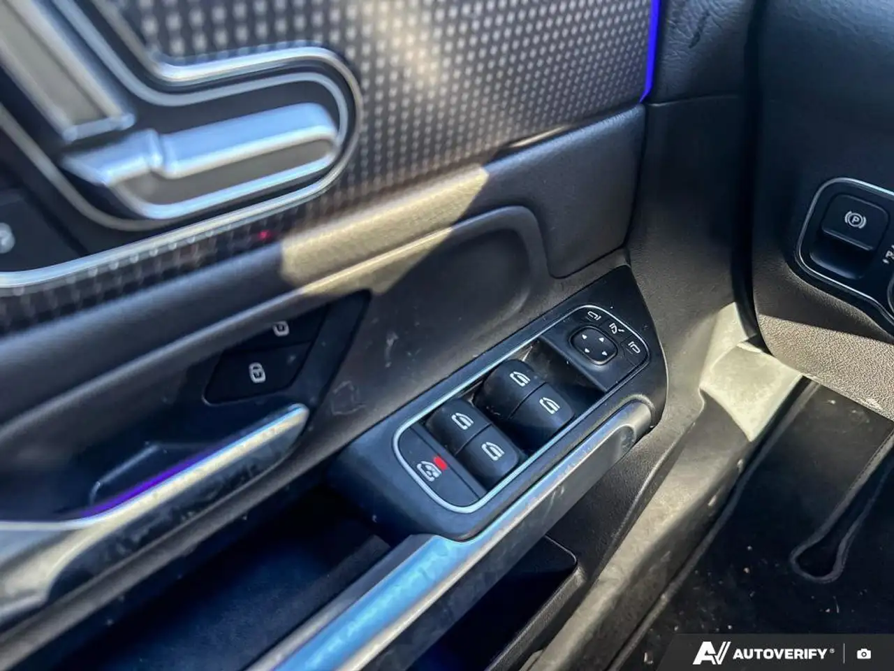 Mercedes-Benz GLB снимка Mercedes-Benz GLB