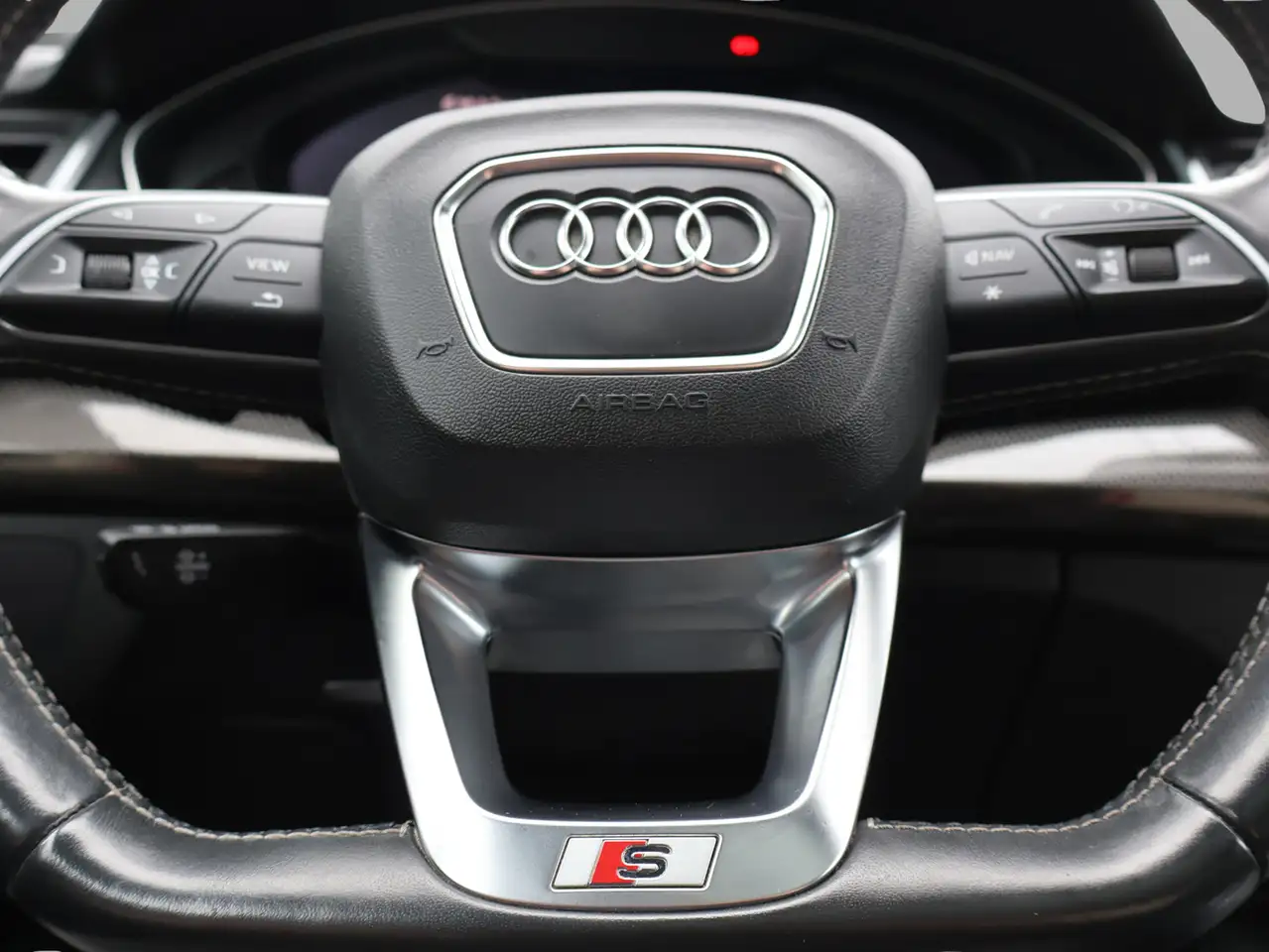 Audi SQ5 снимка Audi SQ5