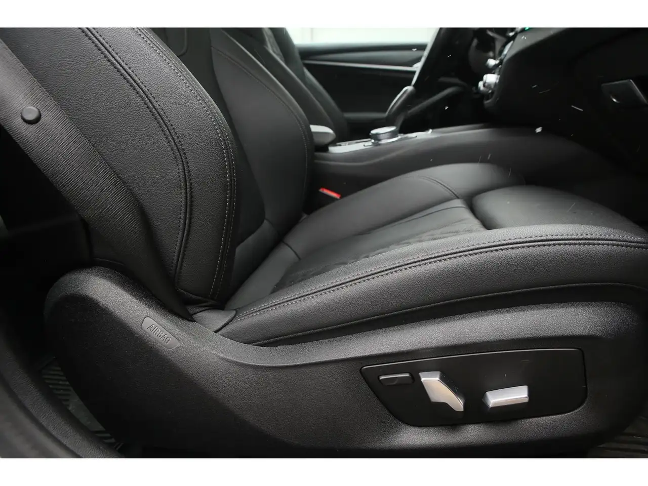 BMW 5 Series снимка BMW 5 Series
