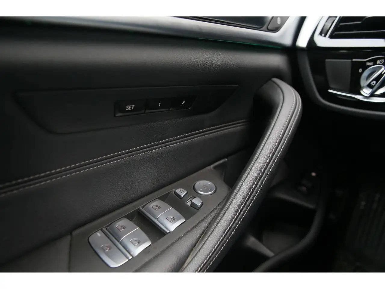 BMW 5 Series снимка BMW 5 Series