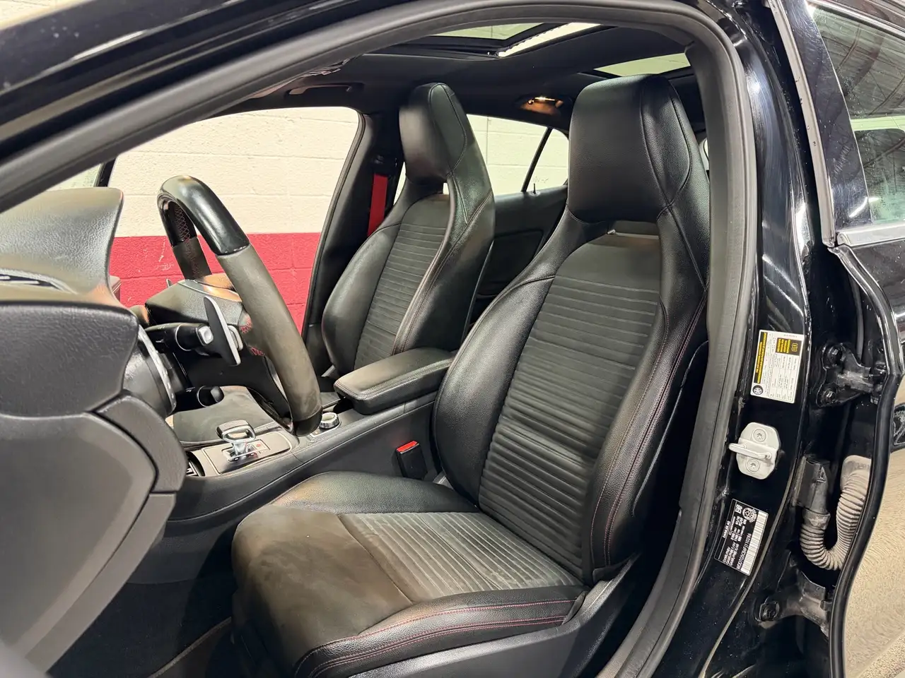 Mercedes-Benz GLA снимка Mercedes-Benz GLA