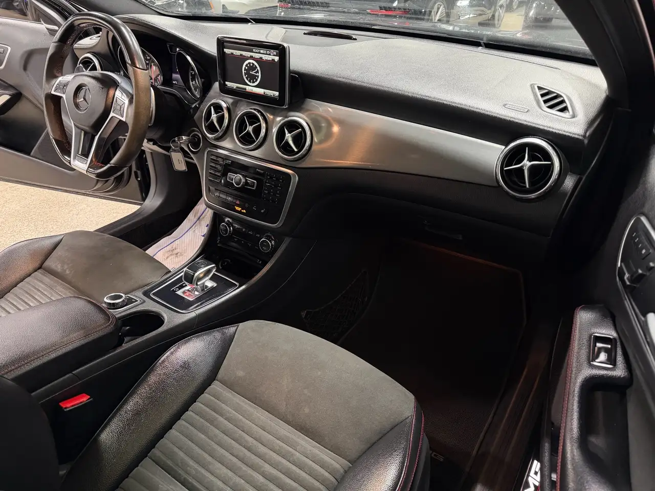 Mercedes-Benz GLA снимка Mercedes-Benz GLA