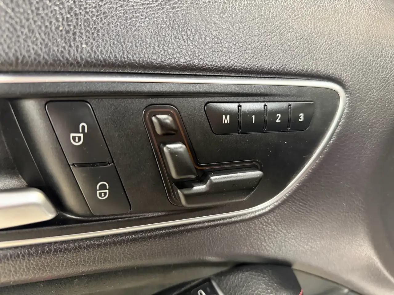 Mercedes-Benz GLA снимка Mercedes-Benz GLA
