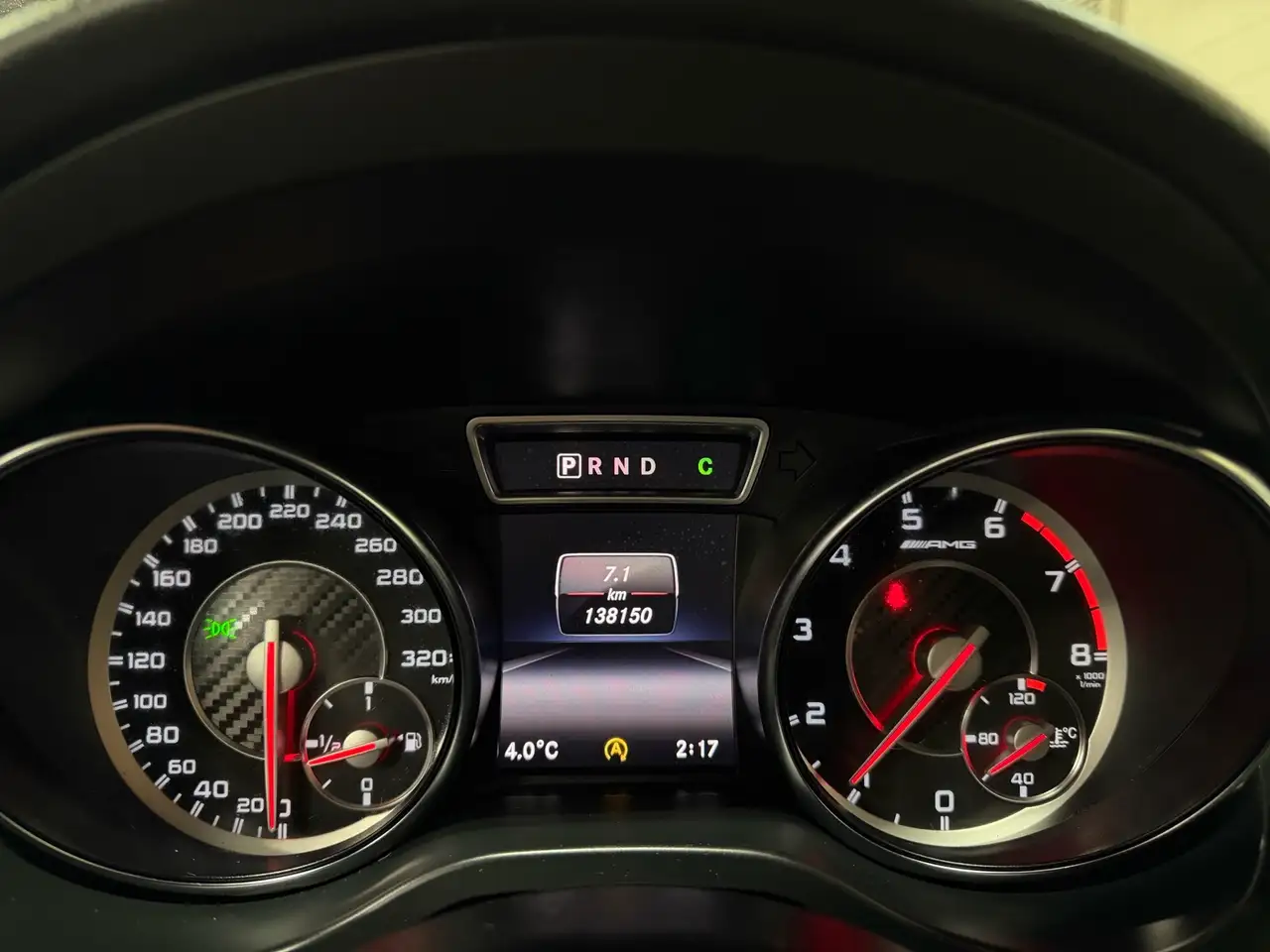Mercedes-Benz GLA снимка Mercedes-Benz GLA
