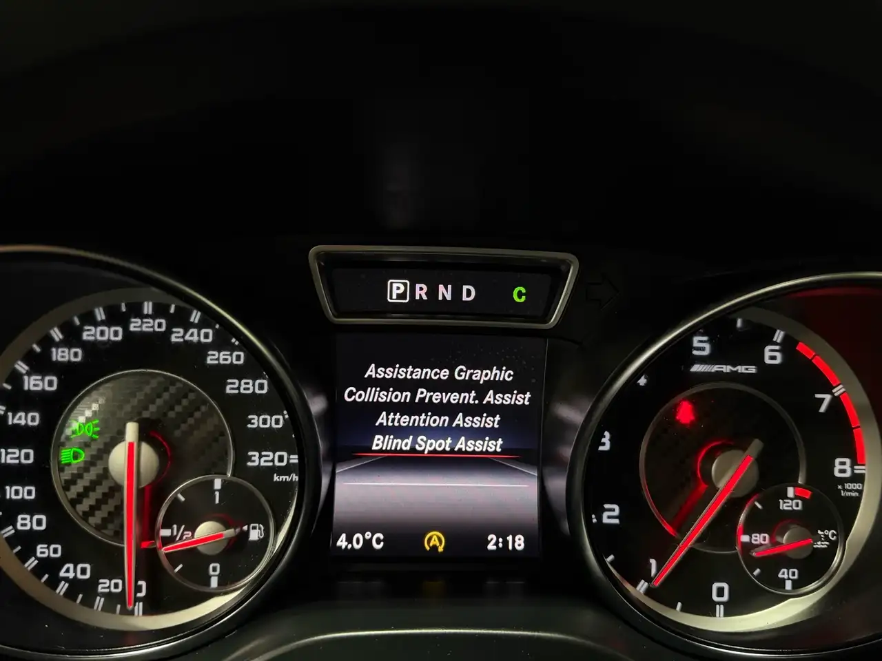 Mercedes-Benz GLA снимка Mercedes-Benz GLA