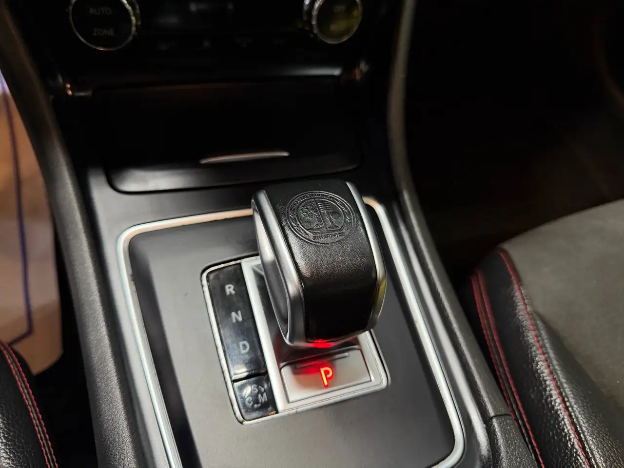 Mercedes-Benz GLA снимка Mercedes-Benz GLA