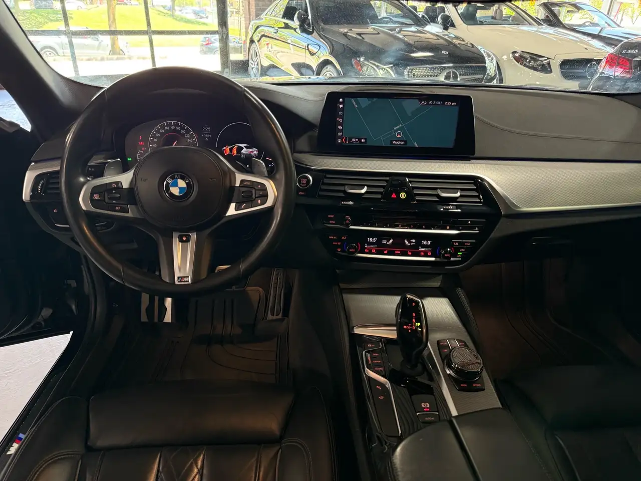 BMW 5 Series снимка BMW 5 Series
