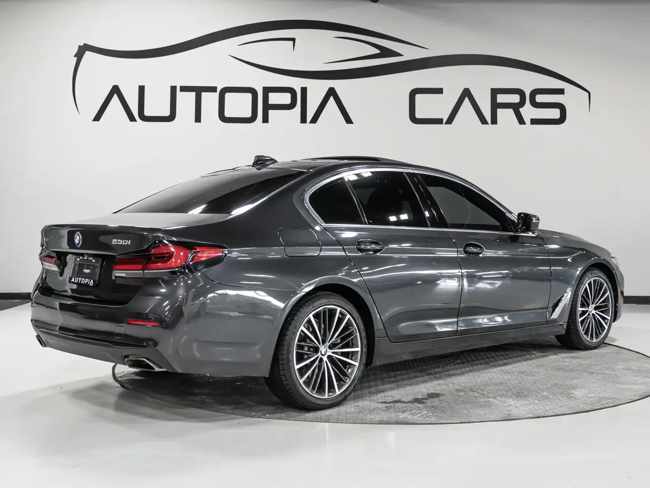 BMW 5 Series снимка BMW 5 Series