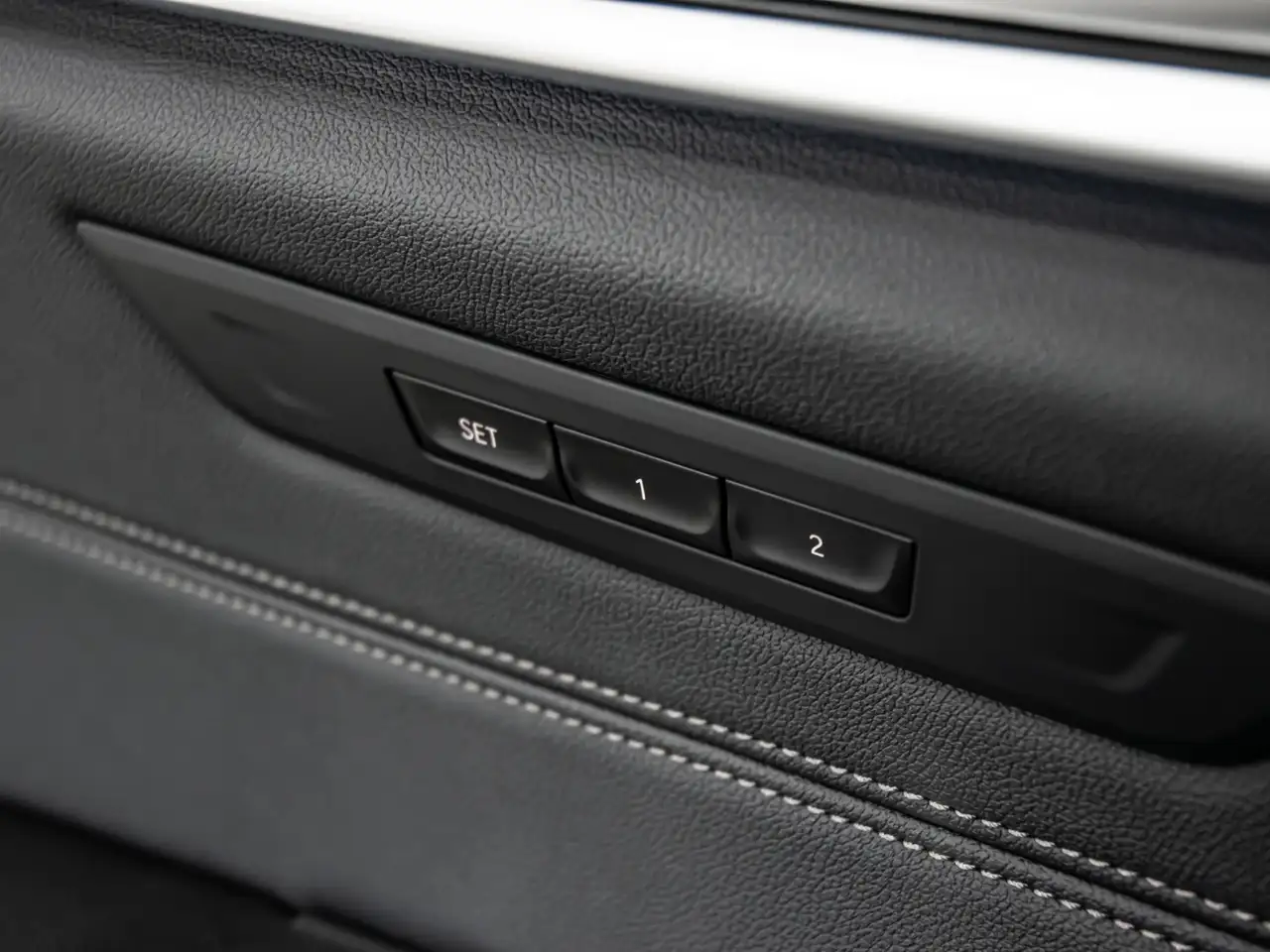 BMW 5 Series снимка BMW 5 Series
