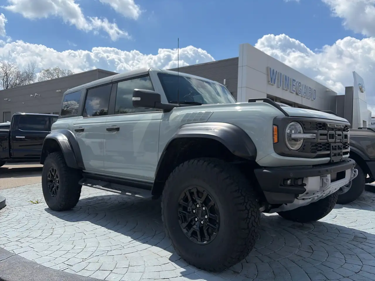 Ford Bronco photo Ford Bronco