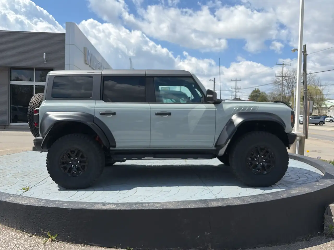 Ford Bronco photo Ford Bronco