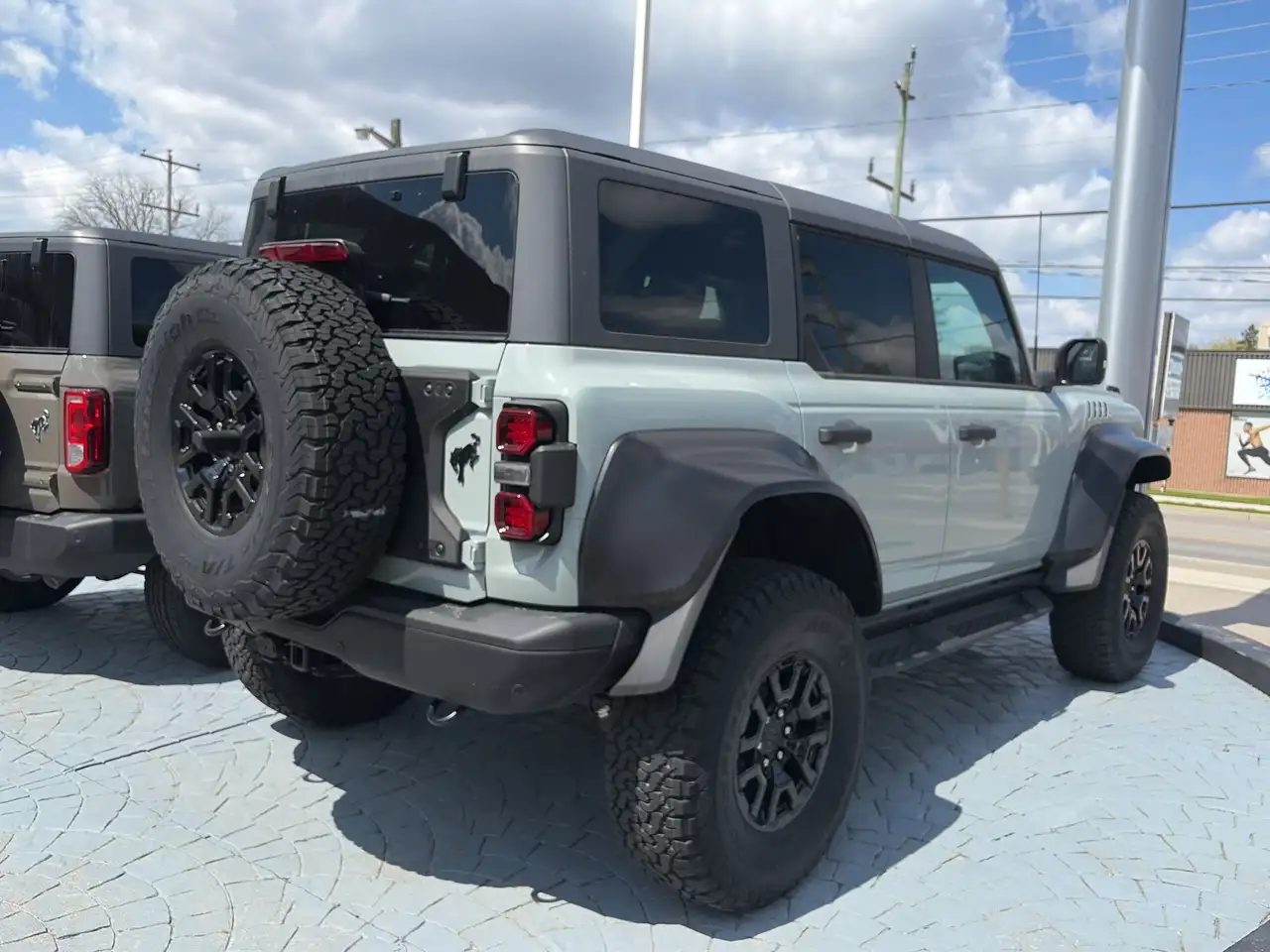 Ford Bronco photo Ford Bronco