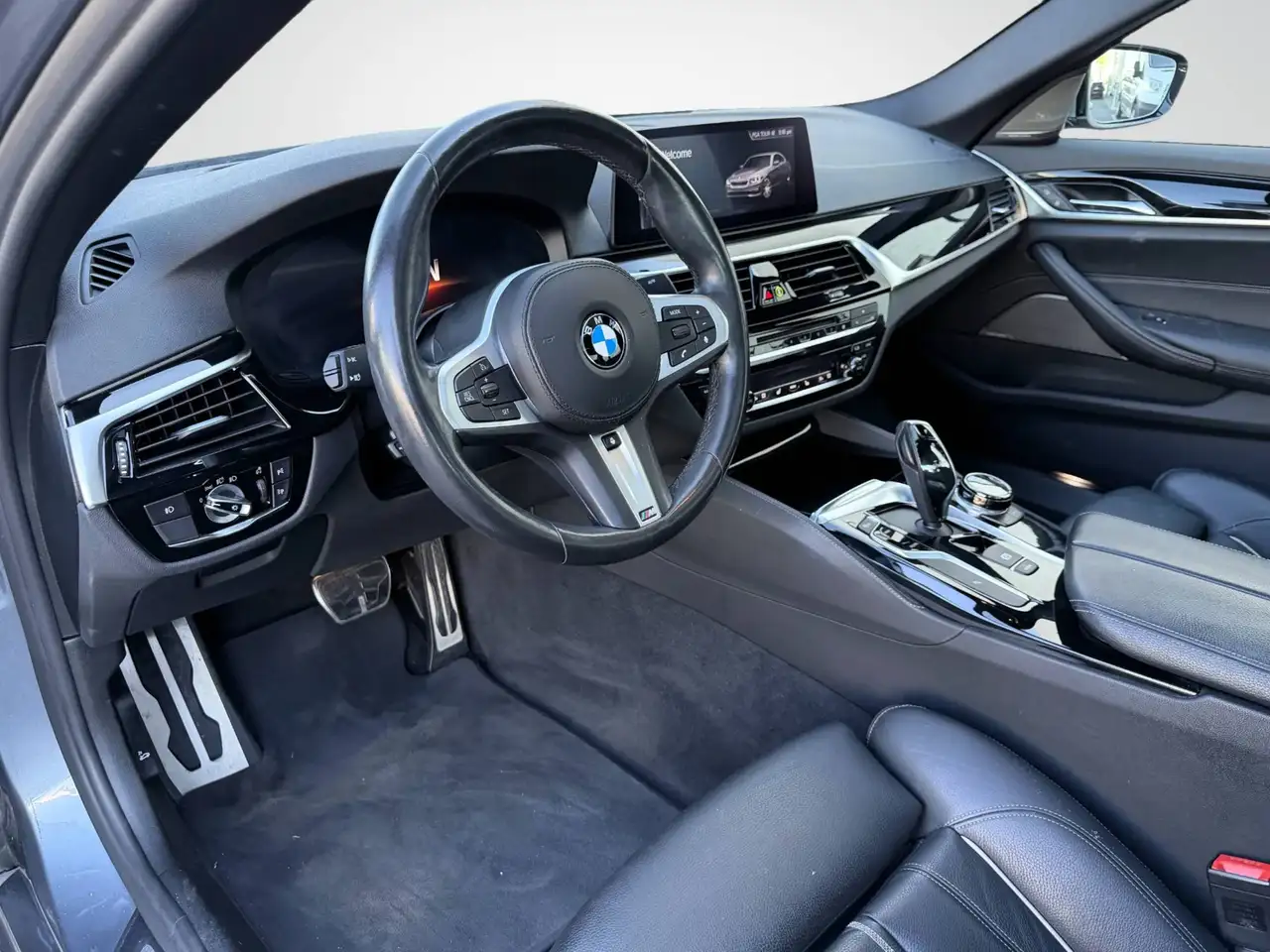 BMW 5 Series снимка BMW 5 Series