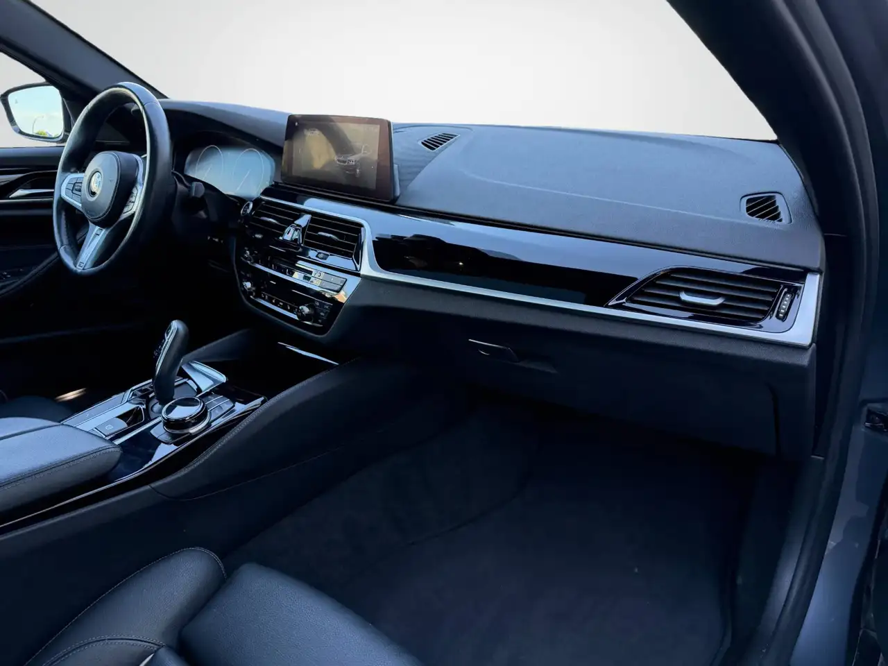 BMW 5 Series снимка BMW 5 Series