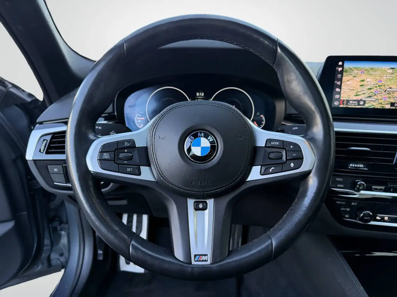 BMW 5 Series снимка BMW 5 Series
