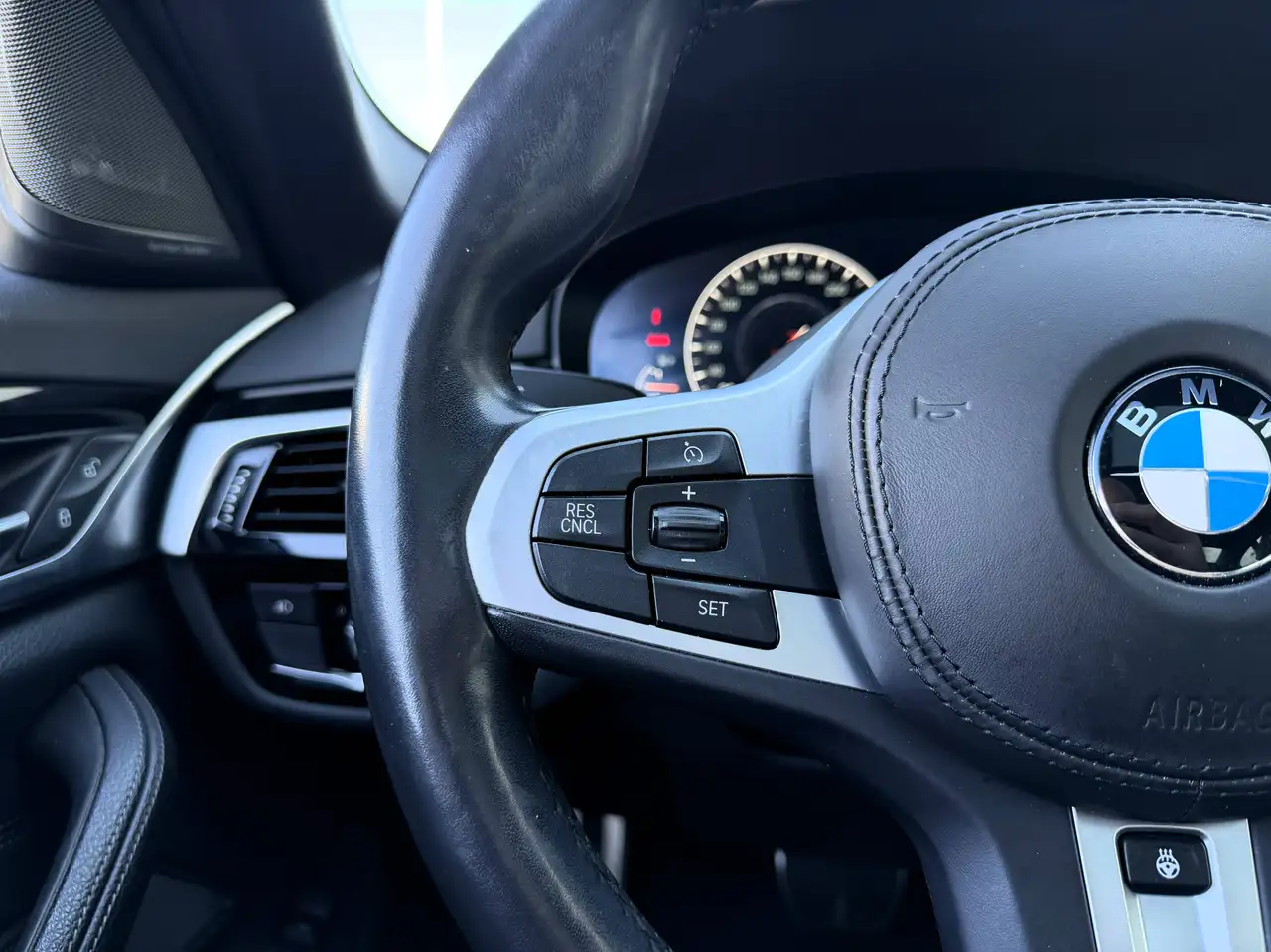 BMW 5 Series снимка BMW 5 Series