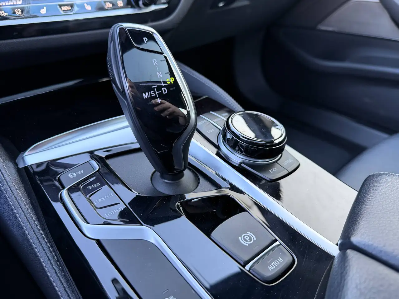 BMW 5 Series снимка BMW 5 Series