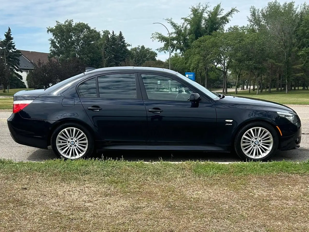 BMW 5 Series снимка BMW 5 Series