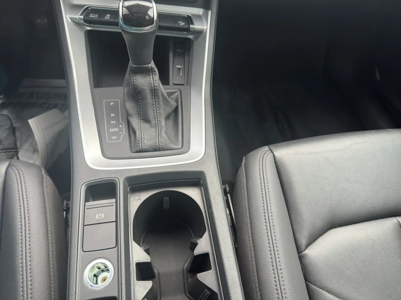 Audi Q3 снимка Audi Q3