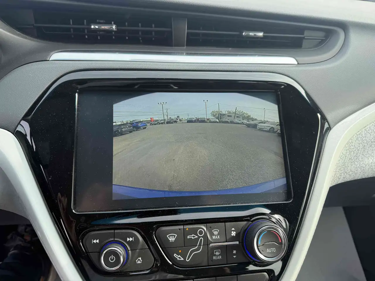 Chevrolet Bolt снимка Chevrolet Bolt