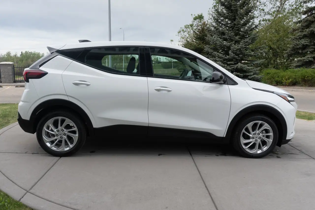 Chevrolet Bolt photo Chevrolet Bolt