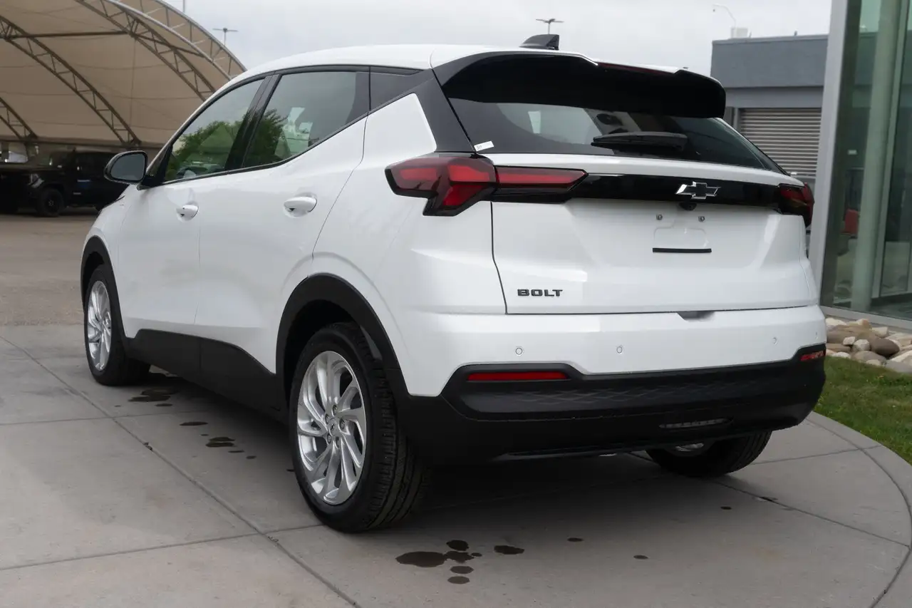 Chevrolet Bolt photo Chevrolet Bolt