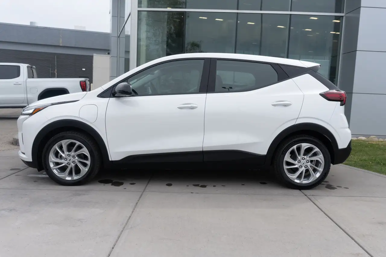 Chevrolet Bolt photo Chevrolet Bolt