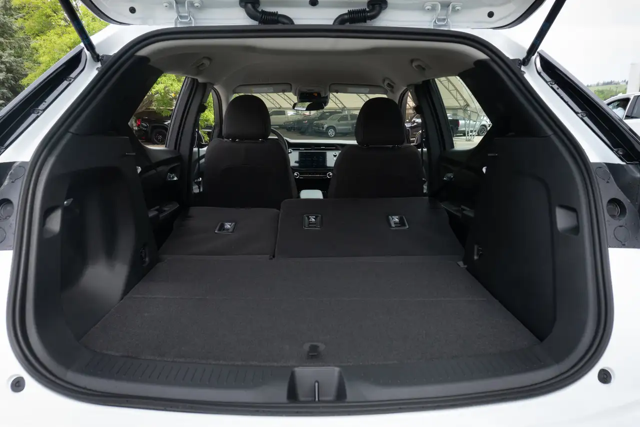 Chevrolet Bolt photo Chevrolet Bolt