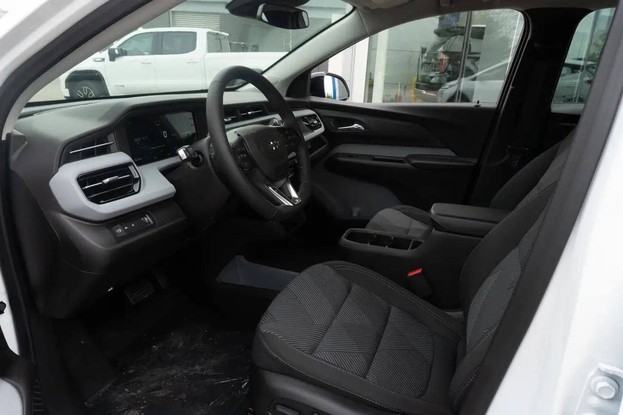 Chevrolet Bolt photo Chevrolet Bolt