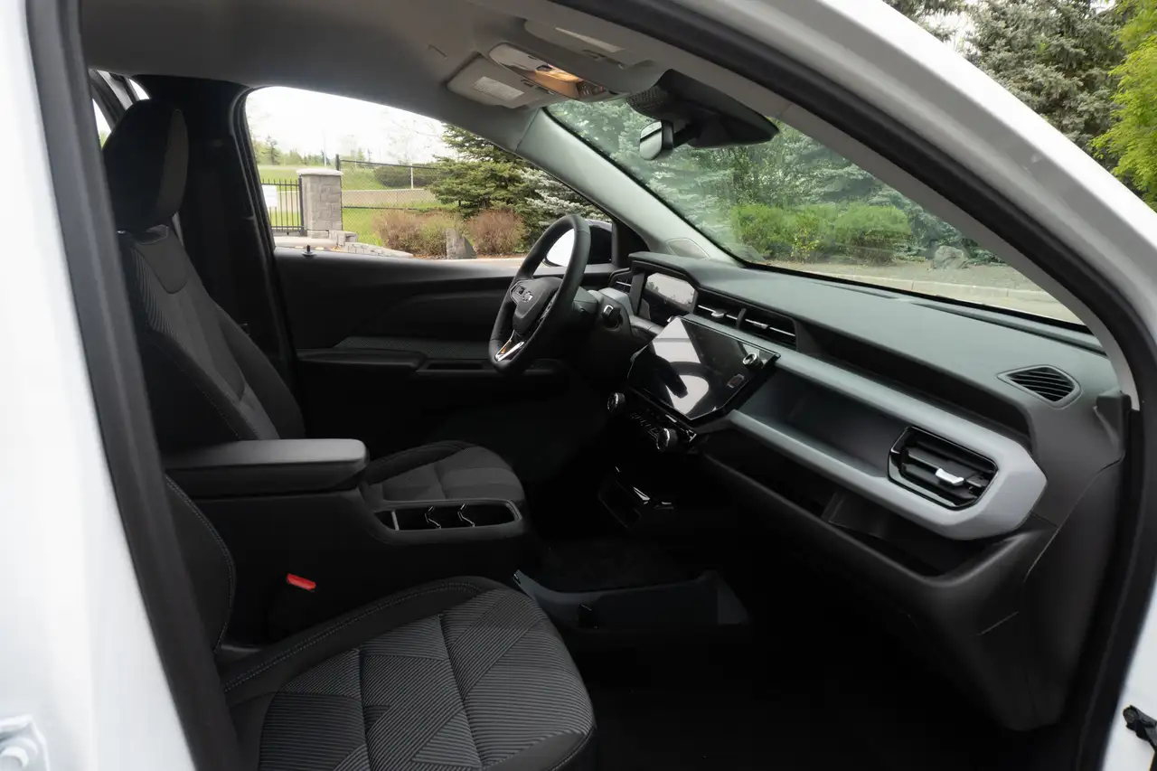Chevrolet Bolt photo Chevrolet Bolt