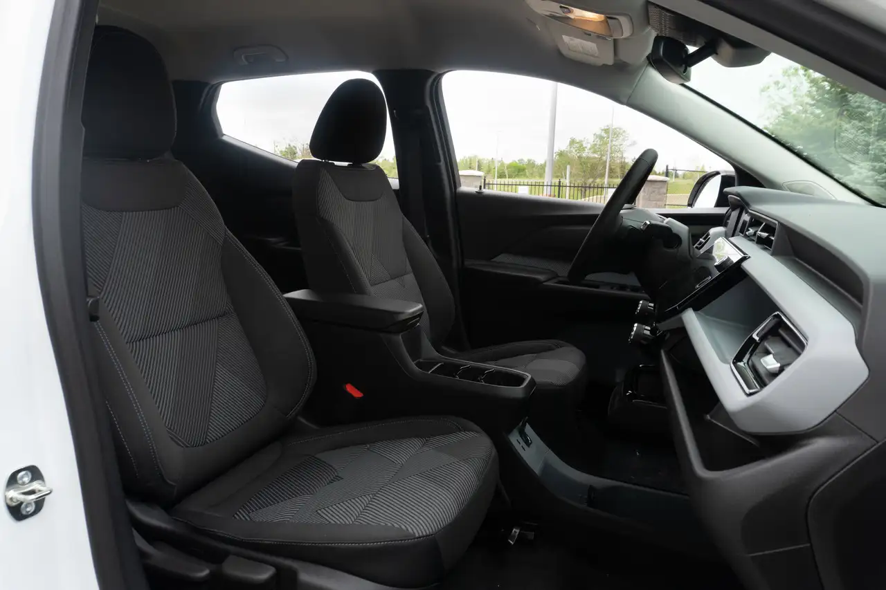 Chevrolet Bolt photo Chevrolet Bolt