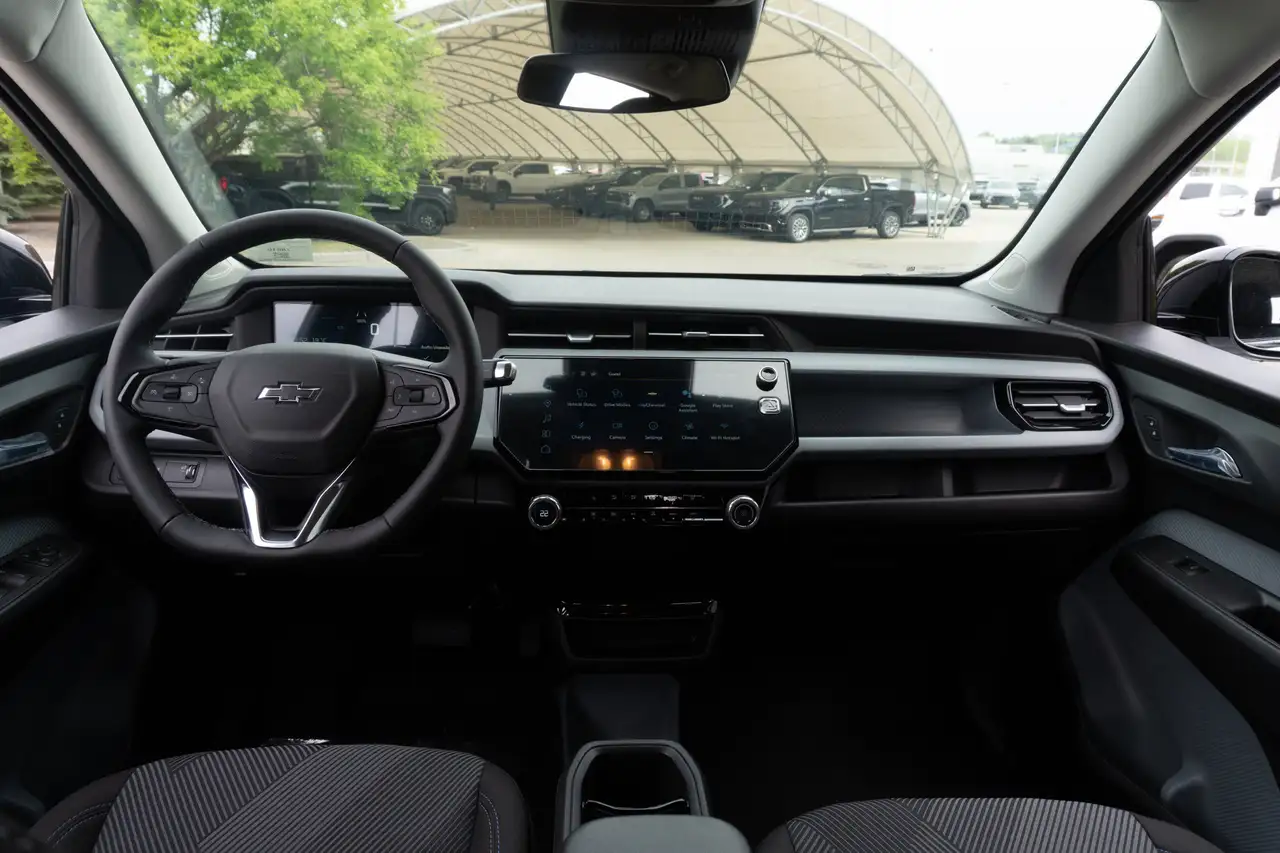 Chevrolet Bolt photo Chevrolet Bolt